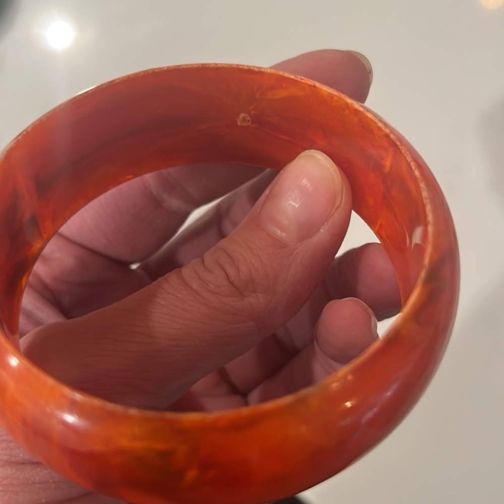 Orange lucite women’s bracelet - Picture 4 of 6